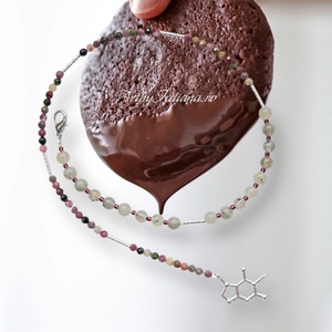 Colier handmade cu pietre semipretioase si argint Toată lumea iubește ciocolata - Artynos.ro