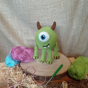 Figura croșetată Monster Inc. - Mike Wazowski - Artynos.ro