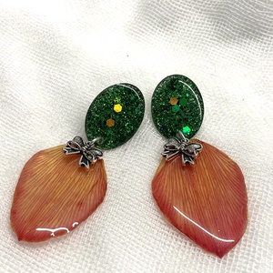 cercei handmade unicat din rasina si flori naturale 00097 - Artynos.ro
