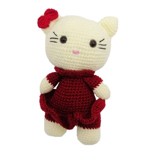 Jucarie Hello Kitty, rochita rosie, crosetata manual, 24 cm - Artynos.ro