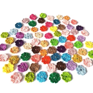 50 x Floricele multicolore crosetate  - Artynos.ro