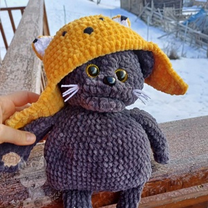 Motanel crosetat manual, fir de catifea - Artynos.ro