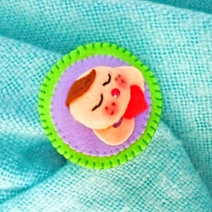 Brosa Martisor  ,Cadou pentru Mama,Prietena ,Sotia ,Brosa din Fetru Cadou Handmade pentru Invatatoare. - Artynos.ro