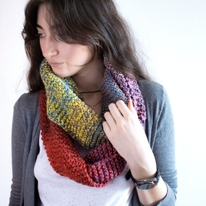 Fular tip infinity tricotat manual din fir acrilic premium multicolor - Artynos.ro