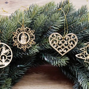 Set 6 ornamente pentru pomul de Crăciun (4 ornamente din lemn natural) - Artynos.ro