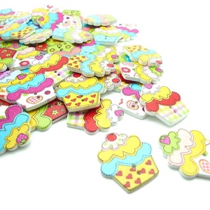 Nasturi din lemn, cupcake - Artynos.ro