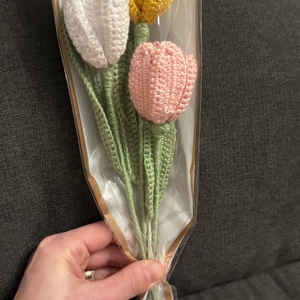 Buchet de flori crosetate - lalele - Artynos.ro
