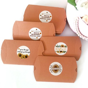 Cutiute marturii . Cutiute pillow box - Artynos.ro