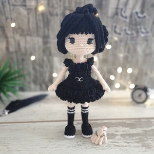 Papusa crosetata Wednesday Addams - Artynos.ro