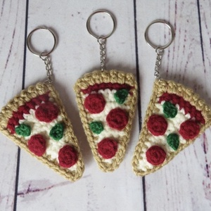 Breloc crosetat pizza - Artynos.ro